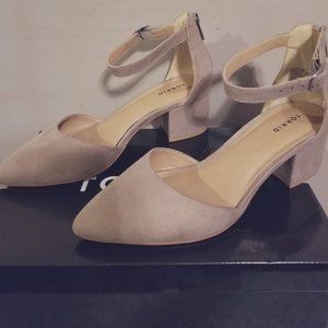 Torrid Size 9 Wide Pointy Toe Dorsay Shoe Light Taupe Brown Beige
